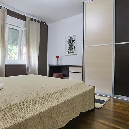 Pine And Lime Apartman Póla