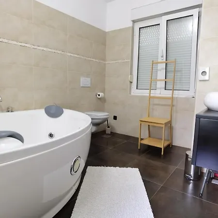 Pine And Lime Apartamento Pula