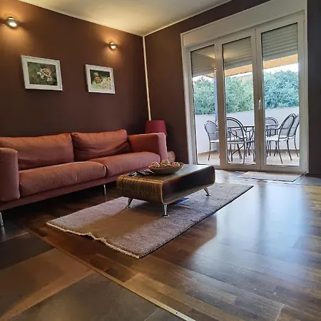 Pine And Lime Apartman *