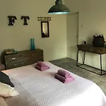 Pine And Lime Apartment