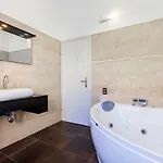 Pine And Lime Apartman Póla