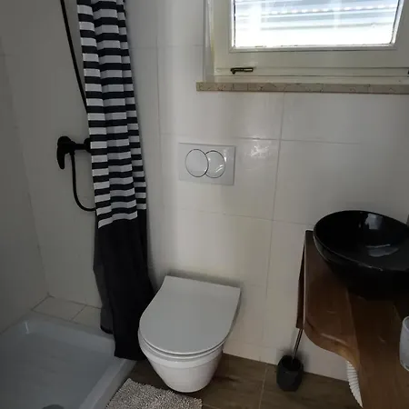 Pine And Lime Пула