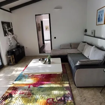 Pine And Lime Apartment *