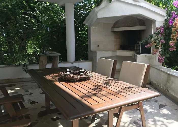 Pine And Lime Пула