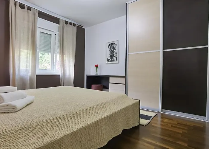 Pine And Lime Appartement Pula