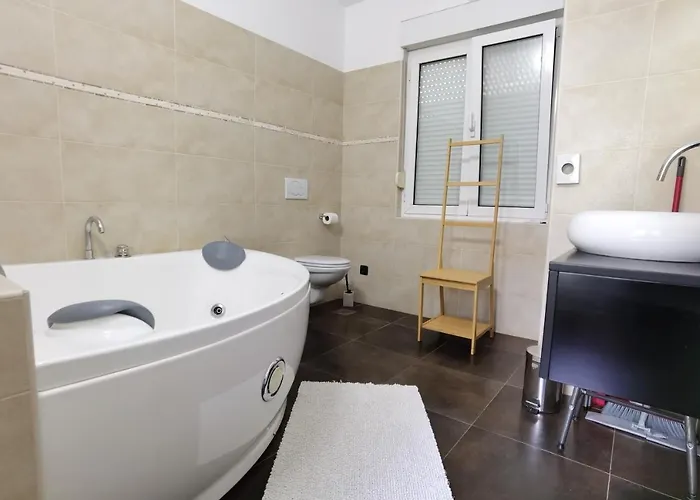 Pine And Lime Appartement Pula