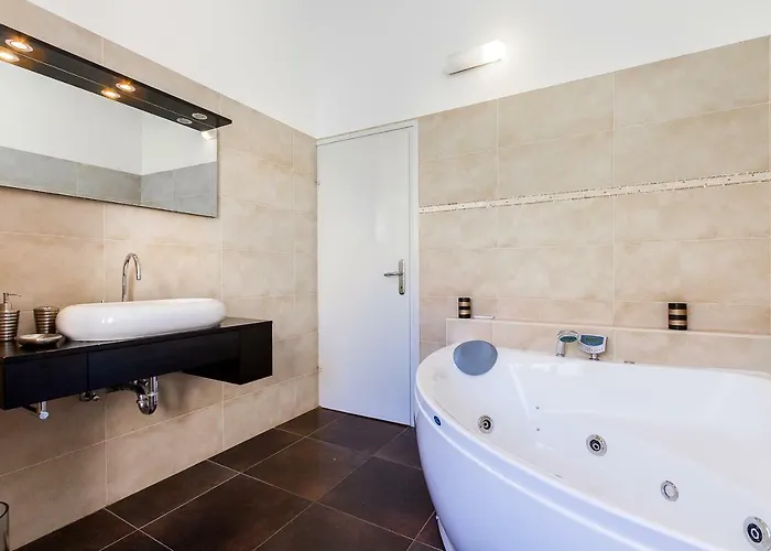 Pine And Lime Appartement Pula